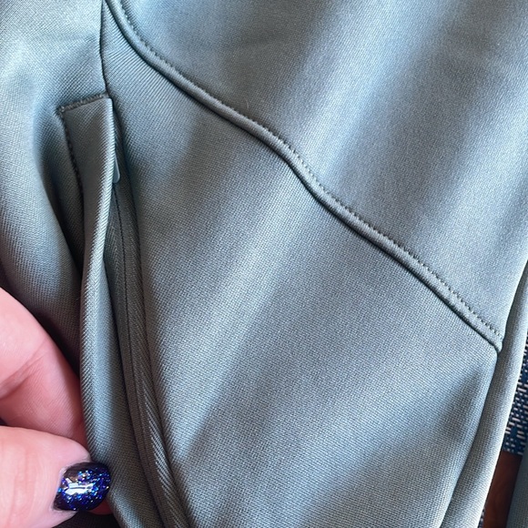 All in motion green light weight jacket - Picture 4 of 4